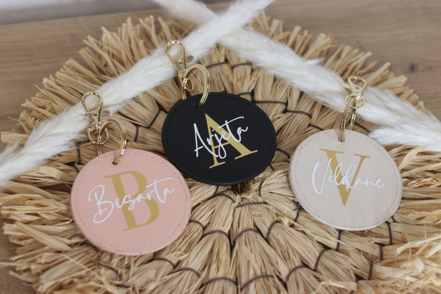 Personalisierter Schlüsselanhänger mit Buchstabe und Name - Kleines Geschenk - Weihnachten Ostern Geburtstag - Mama Oma Schwester