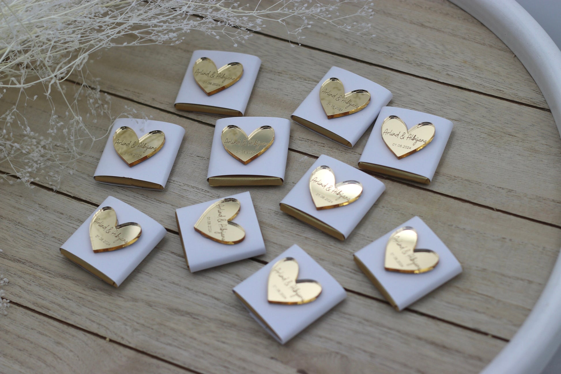 10 x personalisierte Schokoladen mit gravierten Acryl Herz, gold oder silber, mit Namen & Datum