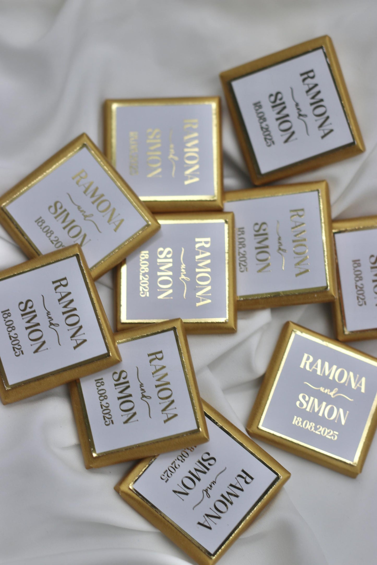 Gastgeschenk (10 Stück) Hochzeit Schokolade Gold oder Silberveredelung - Wedding favor mit Namen und Datum - Minimalistisch - luxuriös