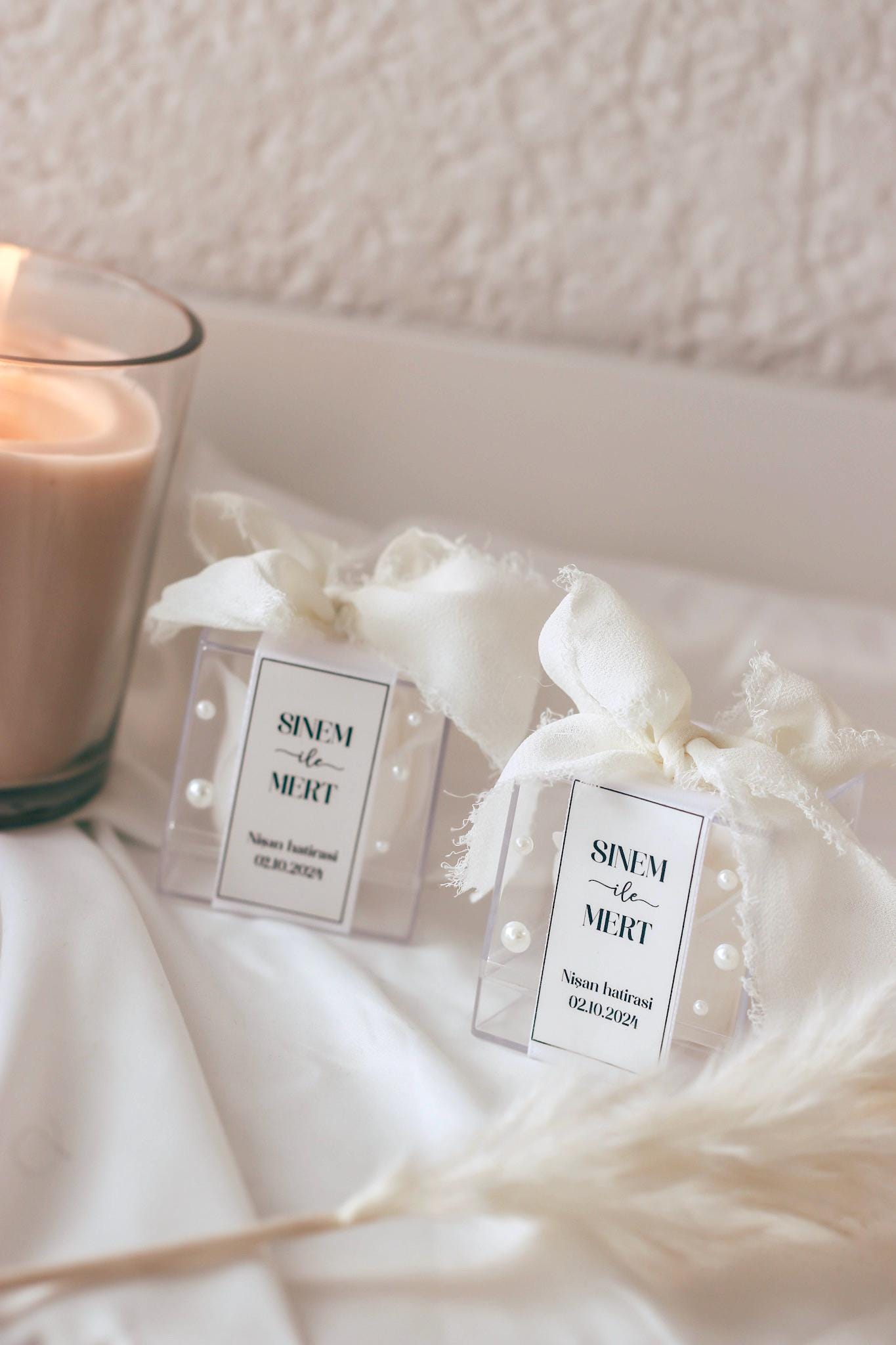 Gastgeschenk Hochzeit Rosenbox mit Perlen, Personalisierung & Chiffonband