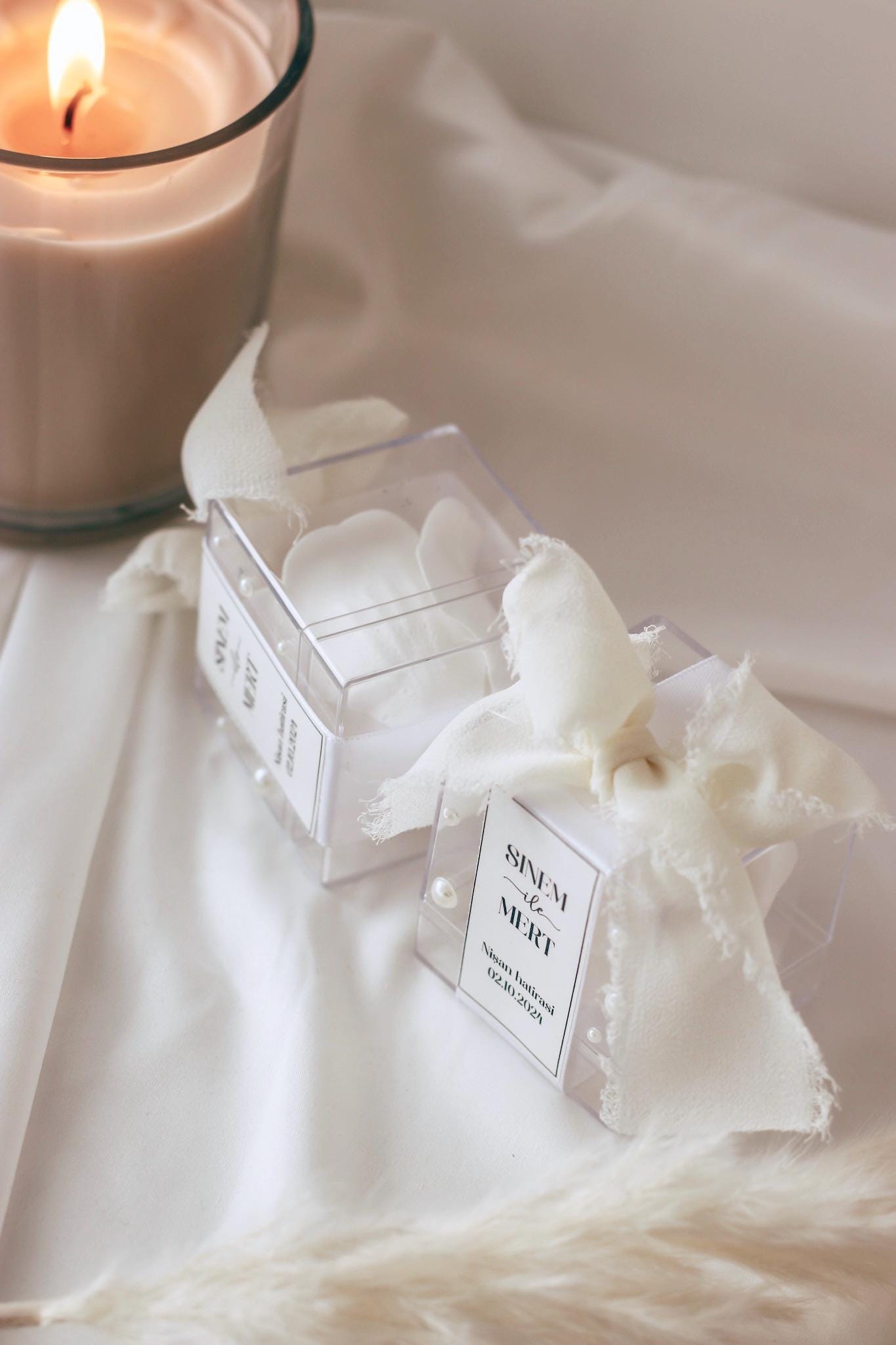Gastgeschenk Hochzeit Rosenbox mit Perlen, Personalisierung & Chiffonband