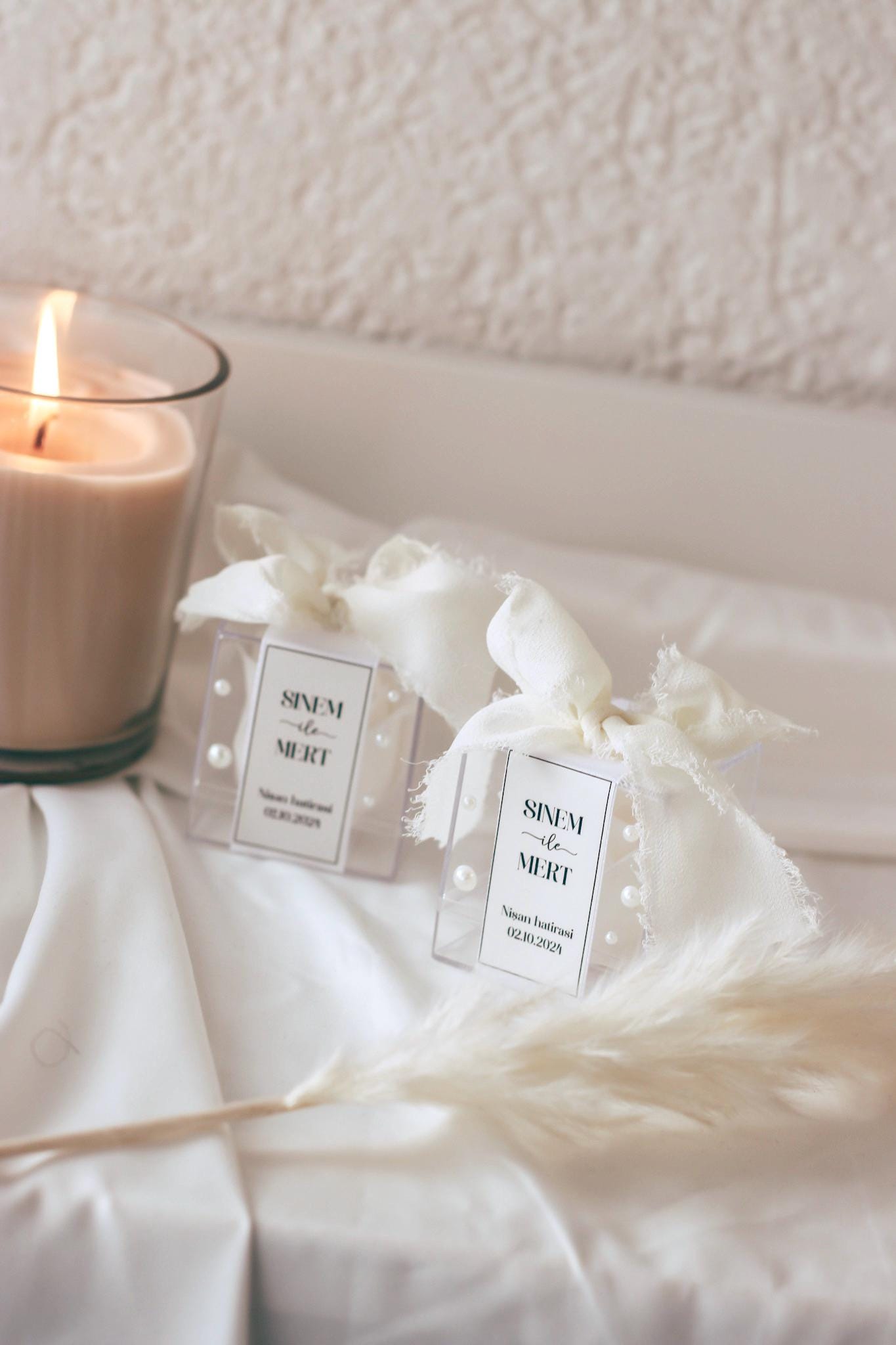 Gastgeschenk Hochzeit Rosenbox mit Perlen, Personalisierung & Chiffonband
