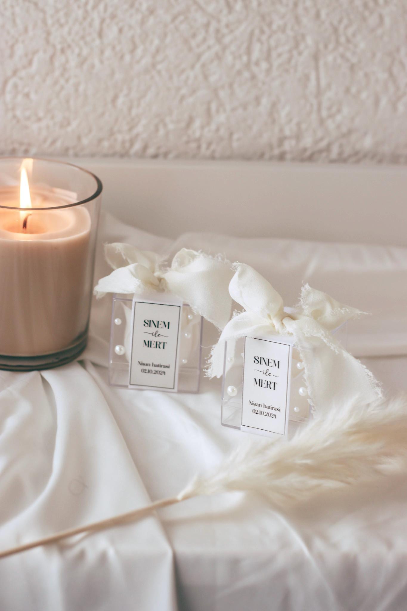 Gastgeschenk Hochzeit Rosenbox mit Perlen, Personalisierung & Chiffonband