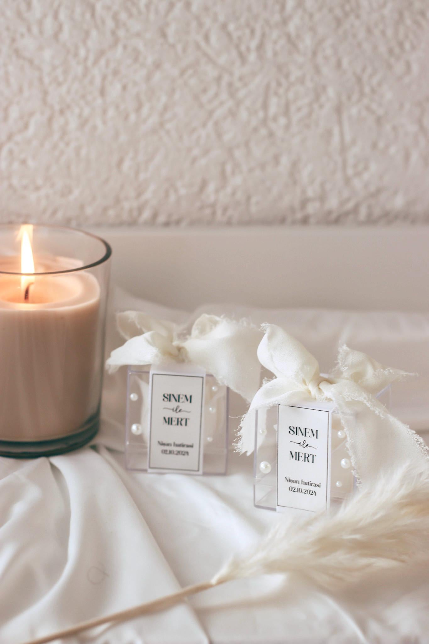 Gastgeschenk Hochzeit Rosenbox mit Perlen, Personalisierung & Chiffonband