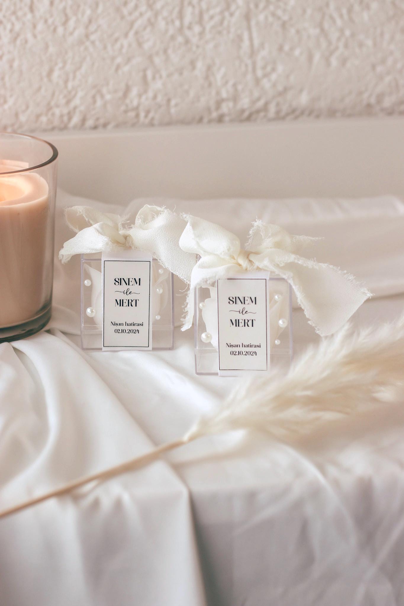 Gastgeschenk Hochzeit Rosenbox mit Perlen, Personalisierung & Chiffonband