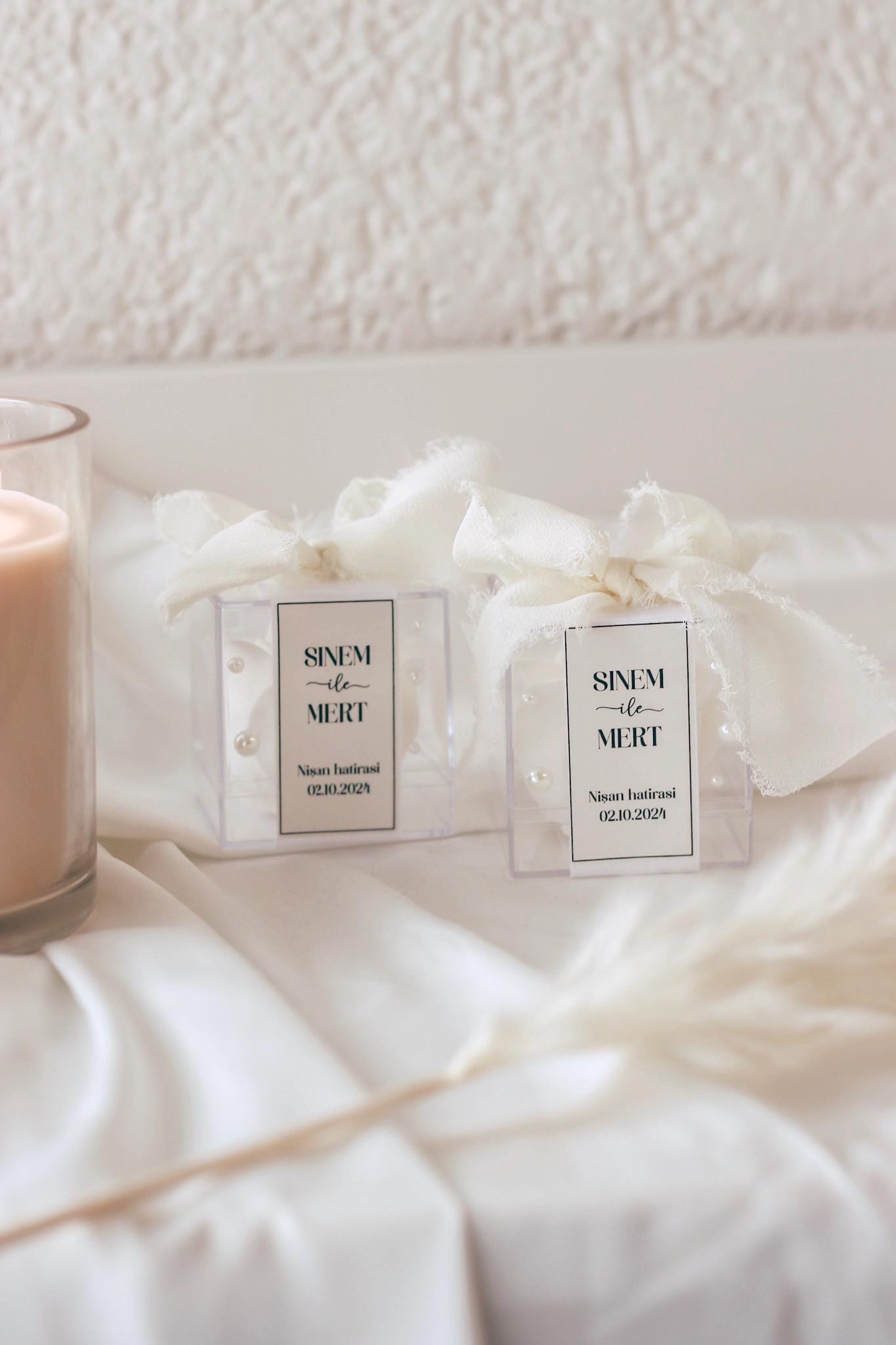 Gastgeschenk Hochzeit Rosenbox mit Perlen, Personalisierung & Chiffonband