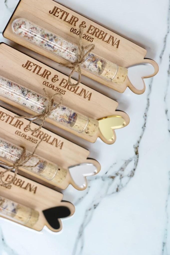 Gastgeschenke Hochzeit personalisiert Blütensalz, hochwertige Gravur & Acrylherz in verschiedenen Farben, Reagenzglas,