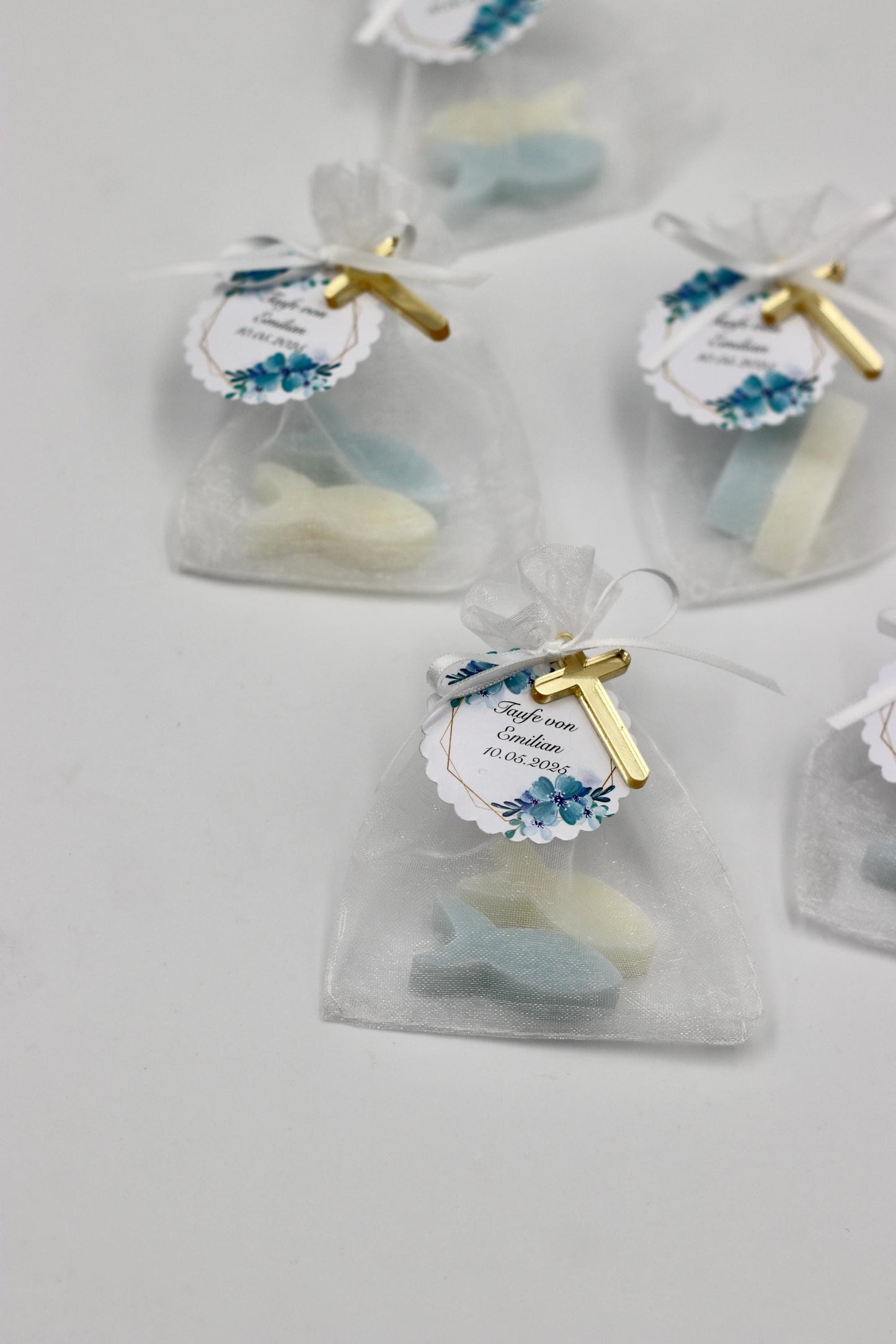 Gastgeschenk zur Taufe personalisiert mit Namen & Datum - Fisch Seife - Personalisiertes Etikett verschiedene Muster - Acryl Kreuz Deko