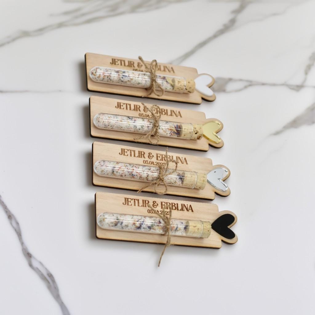Gastgeschenke Hochzeit personalisiert Blütensalz, hochwertige Gravur & Acrylherz in verschiedenen Farben, Reagenzglas,