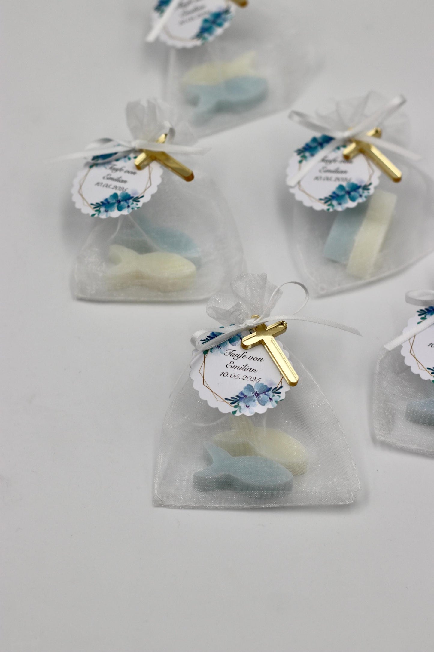 Gastgeschenk zur Taufe personalisiert mit Namen & Datum - Fisch Seife - Personalisiertes Etikett verschiedene Muster - Acryl Kreuz Deko