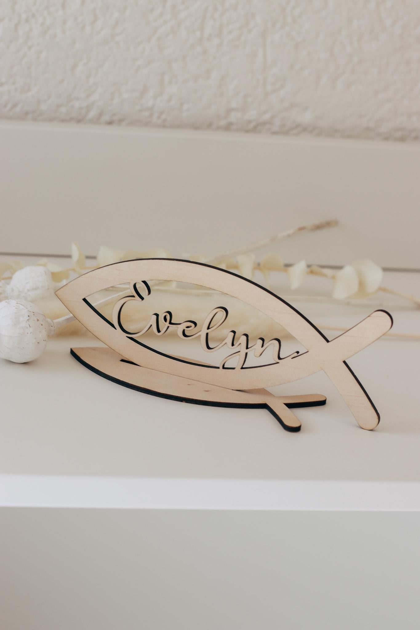 Taufdeko Fisch-Aufsteller aus Holz mit Namen | personalisiert | Geschenk zur Taufe oder Kommunion | Taufe Dekoration