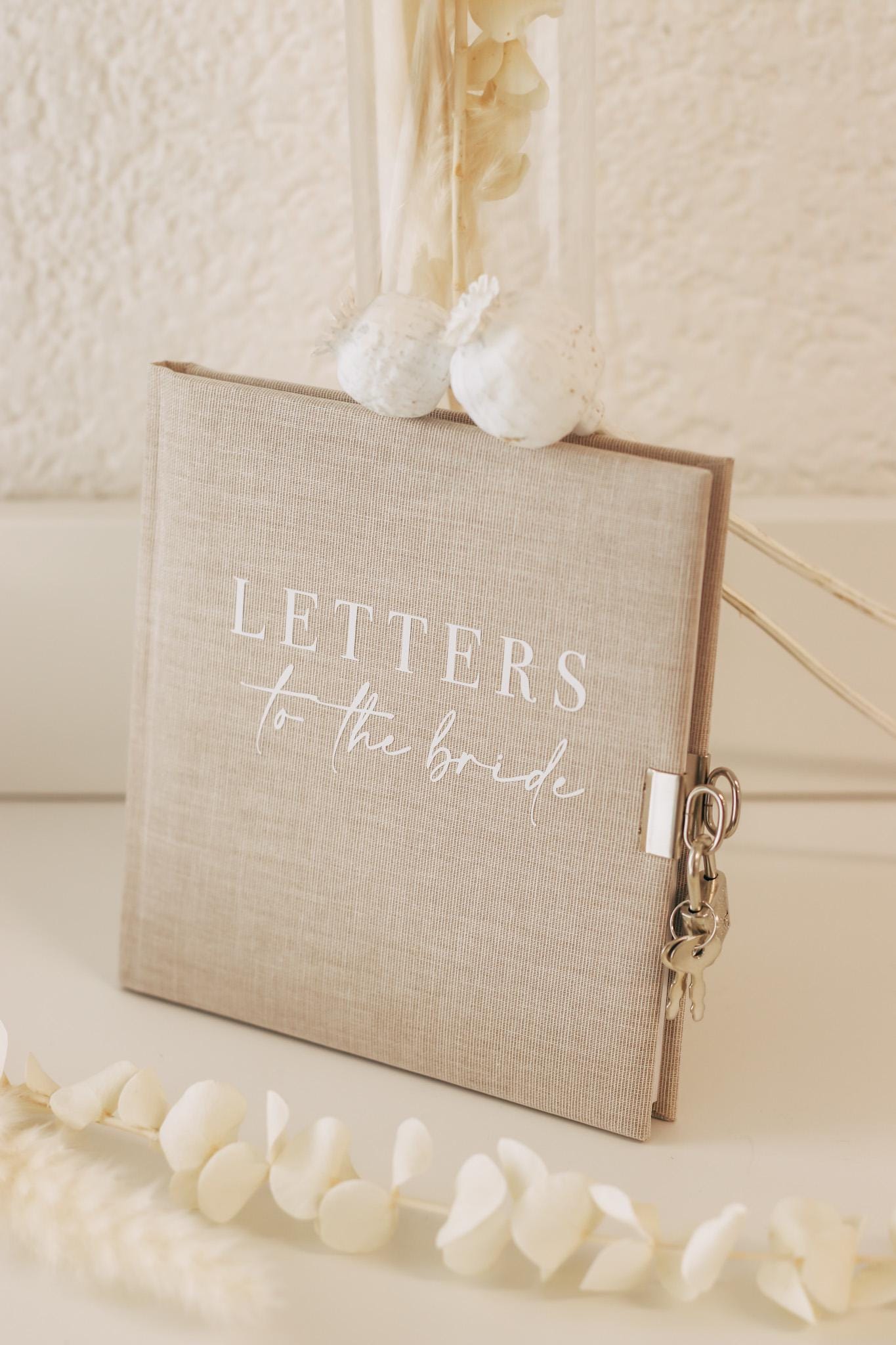 Letters to the Bride Buch mit Schloss | Leinenbuch Beige für die Braut | JGA Geschenk Trauzeugin Brautjungfer Erinnerungsalbum