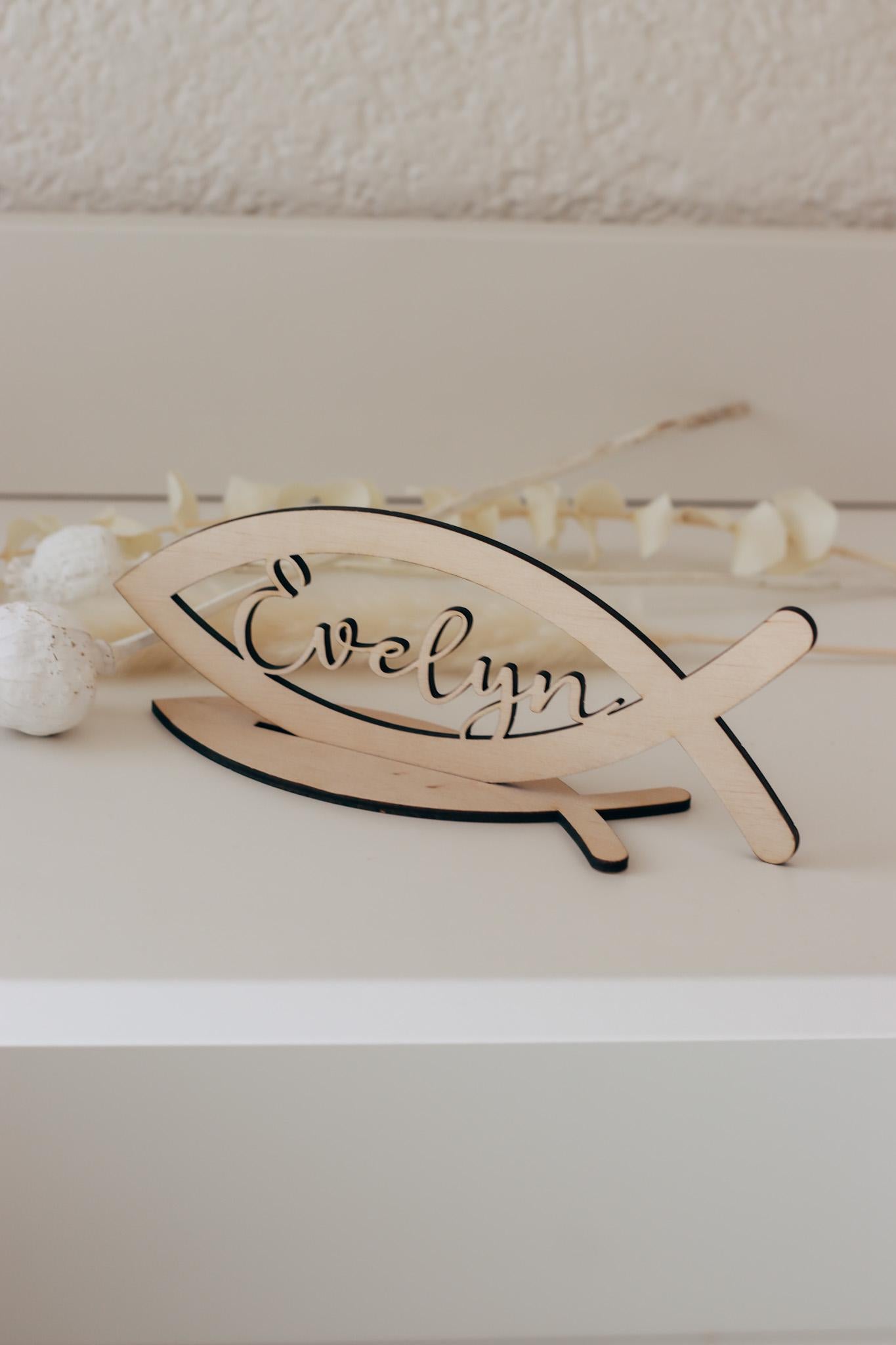 Taufdeko Fisch-Aufsteller aus Holz mit Namen | personalisiert | Geschenk zur Taufe oder Kommunion | Taufe Dekoration