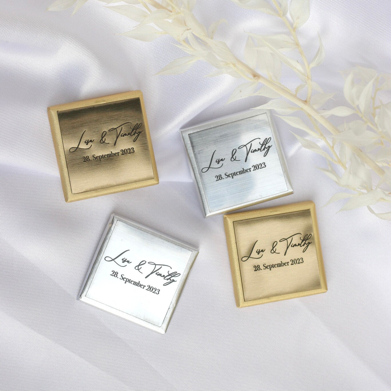 Gastgeschenk personalisierte Schokolade - mit gravierter Platte in gold oder silber - Hochzeit Taufe Verlobung Geburtstag