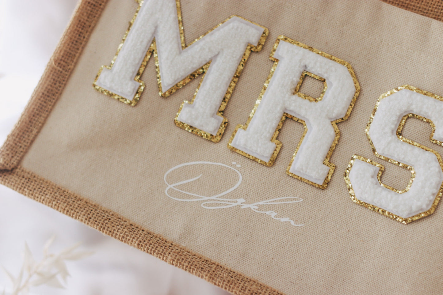 Brauttasche mal anders - "MRS" Glitzerpatches + aufgedruckter Nachname | Jutetasche | Braut Accessoires | Jutetasche | personalisiert