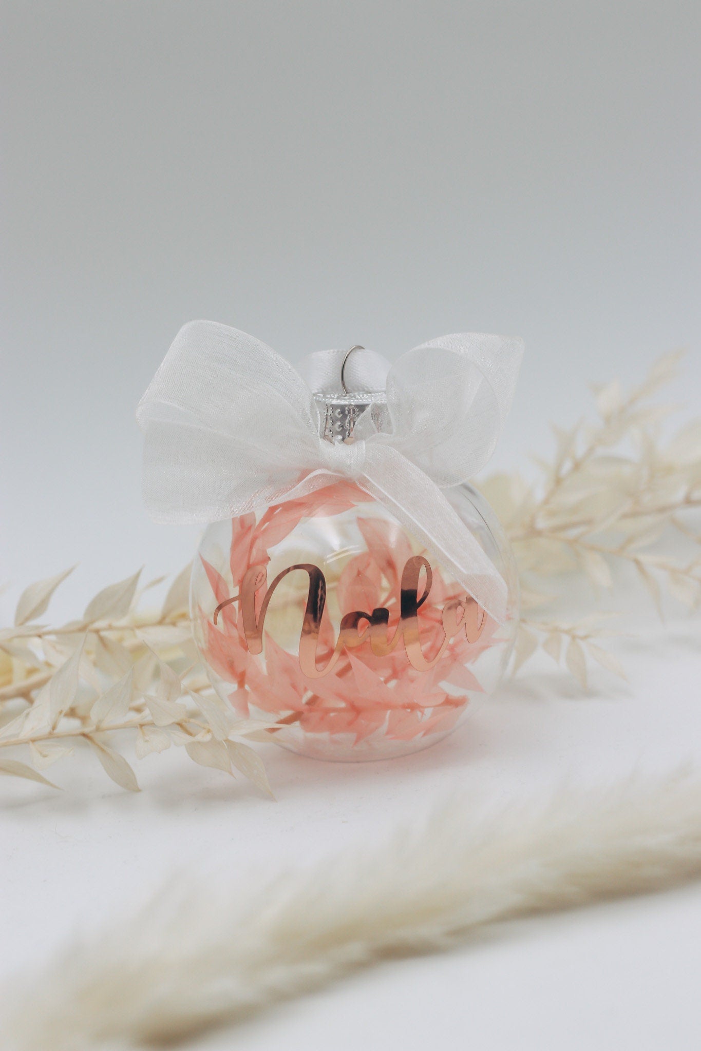 Weihnachtskugel mit Ruscus gefüllt & personalisiert | Christbaumkugel | Gastgeschenk | verschiedene Farben | 8cm groß | bruchsicher
