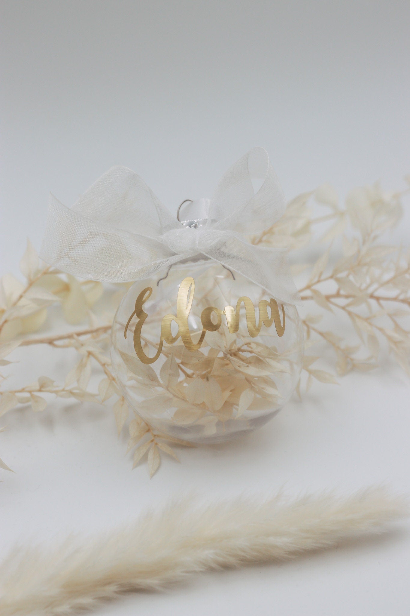 Weihnachtskugel mit Ruscus gefüllt & personalisiert | Christbaumkugel | Gastgeschenk | verschiedene Farben | 8cm groß | bruchsicher