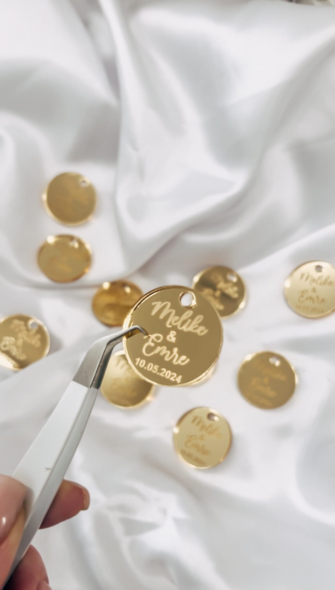 Anhänger Gold mit Gravur für Gastgeschenke & Einladungskarten / Hochzeit Verlobung Söz Gastgeschenk