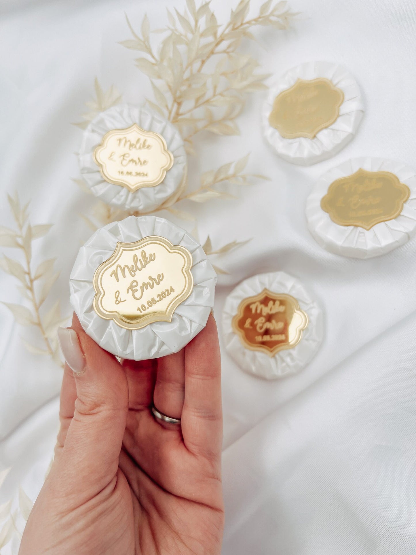 Gastgeschenk Hochzeit Taufe Verlobung - Mini Seife mit gravierten Acrylplättchen - Hochzeitsdeko- Seifengeschenk