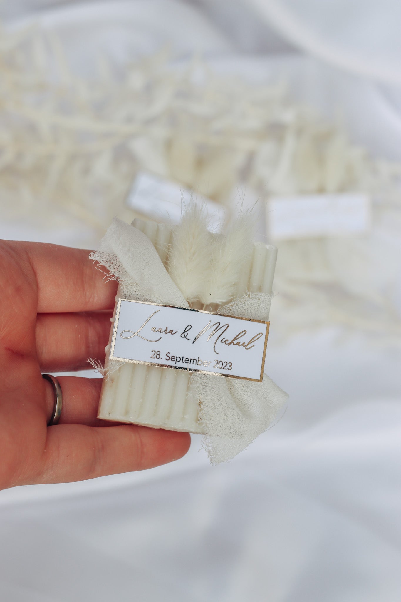 Gastgeschenk Lavendelseife mit Chiffonband und Samtgras