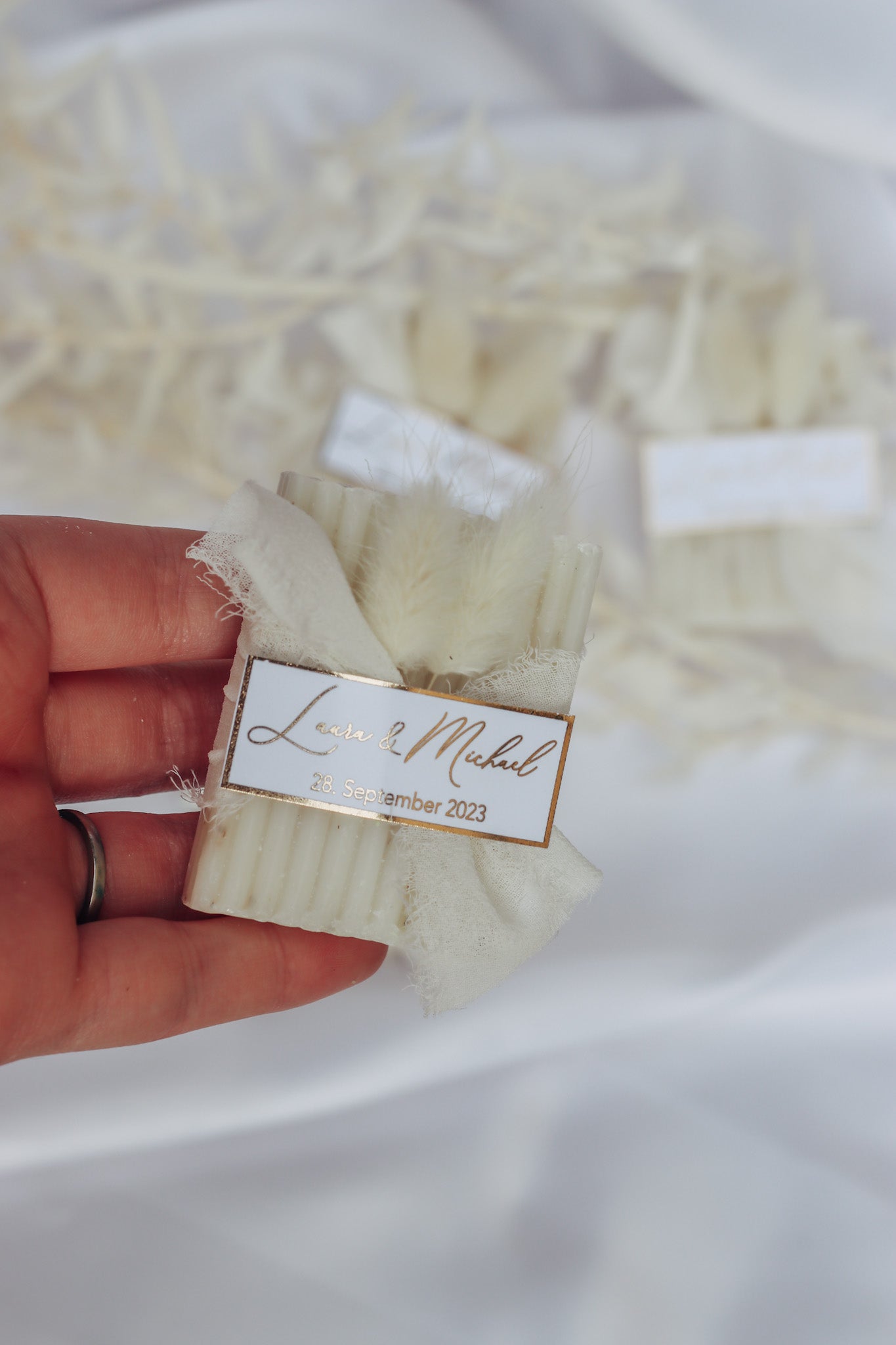 Gastgeschenk Lavendelseife mit Chiffonband und Samtgras