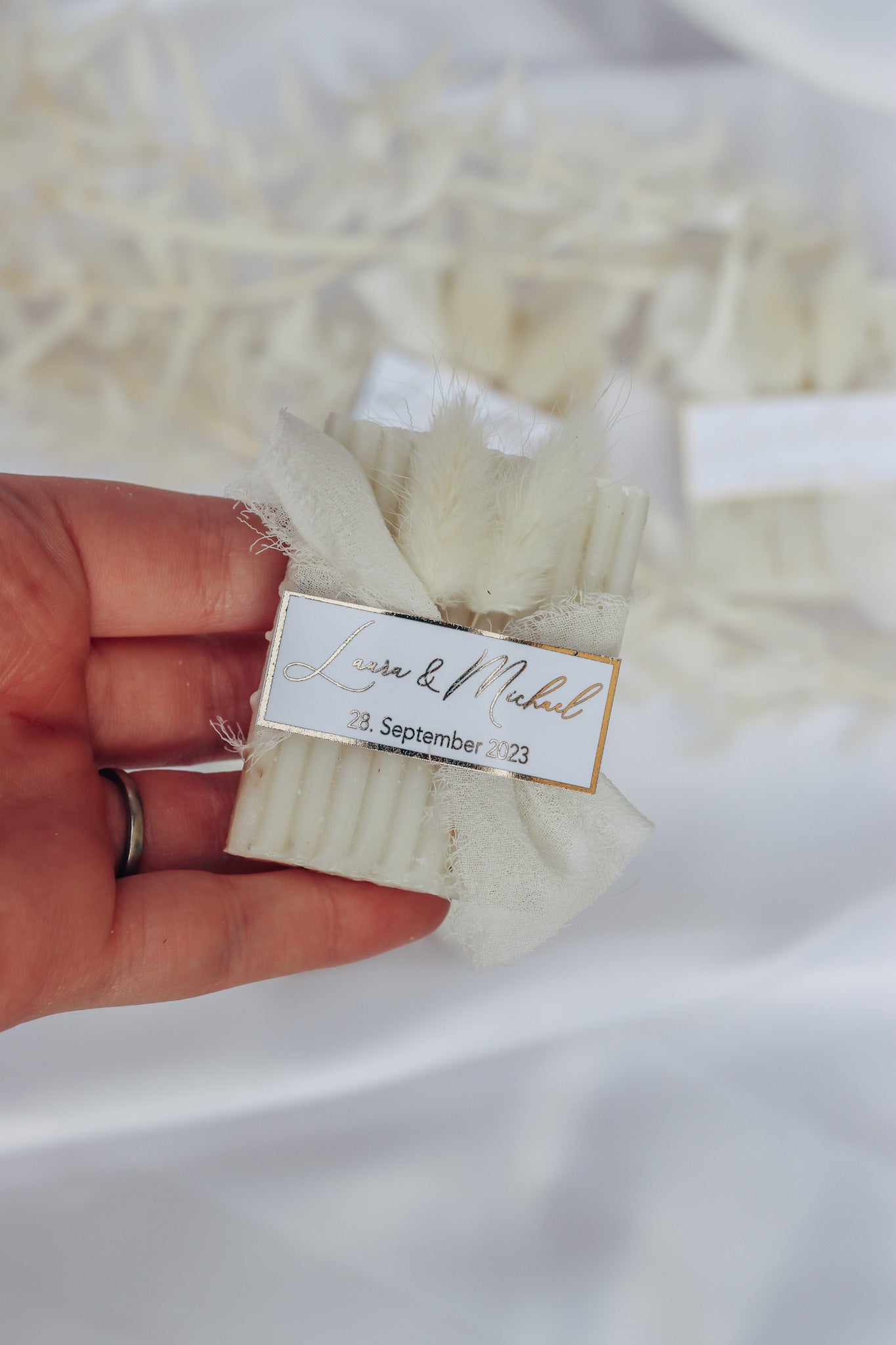 Gastgeschenk Lavendelseife mit Chiffonband und Samtgras