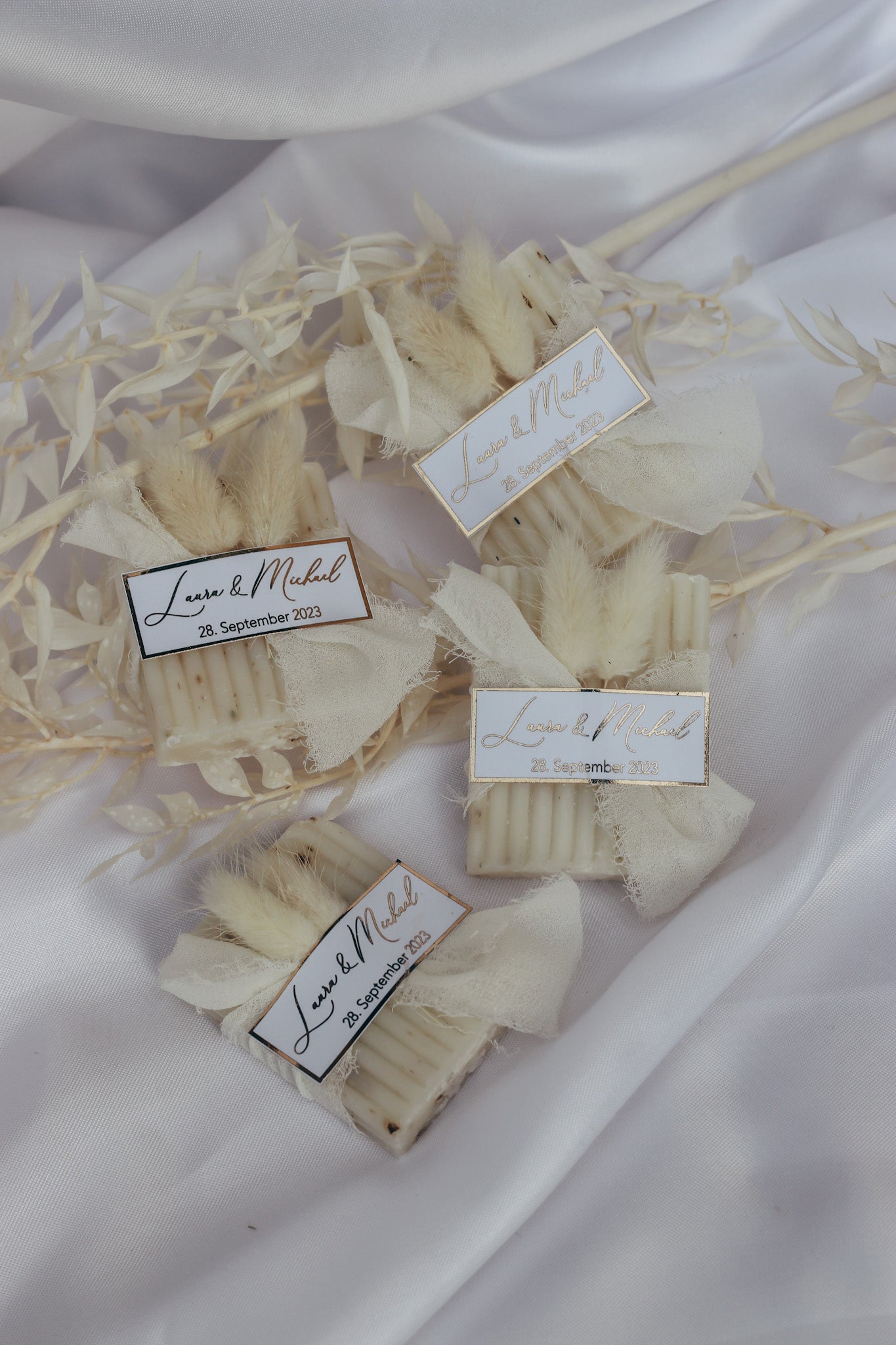 Gastgeschenk Lavendelseife mit Chiffonband und Samtgras