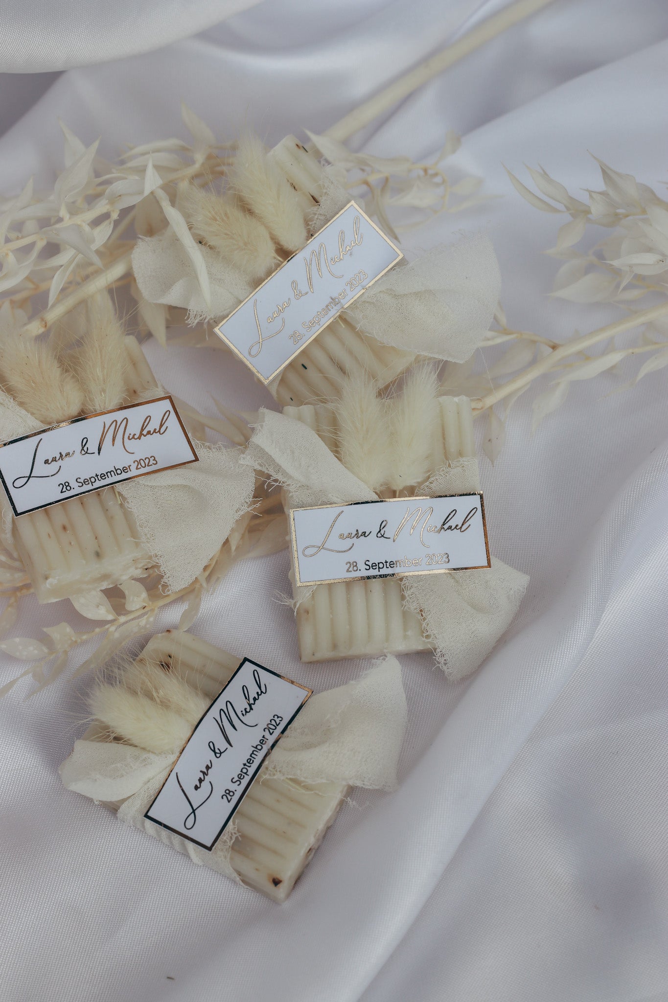 Gastgeschenk Lavendelseife mit Chiffonband und Samtgras