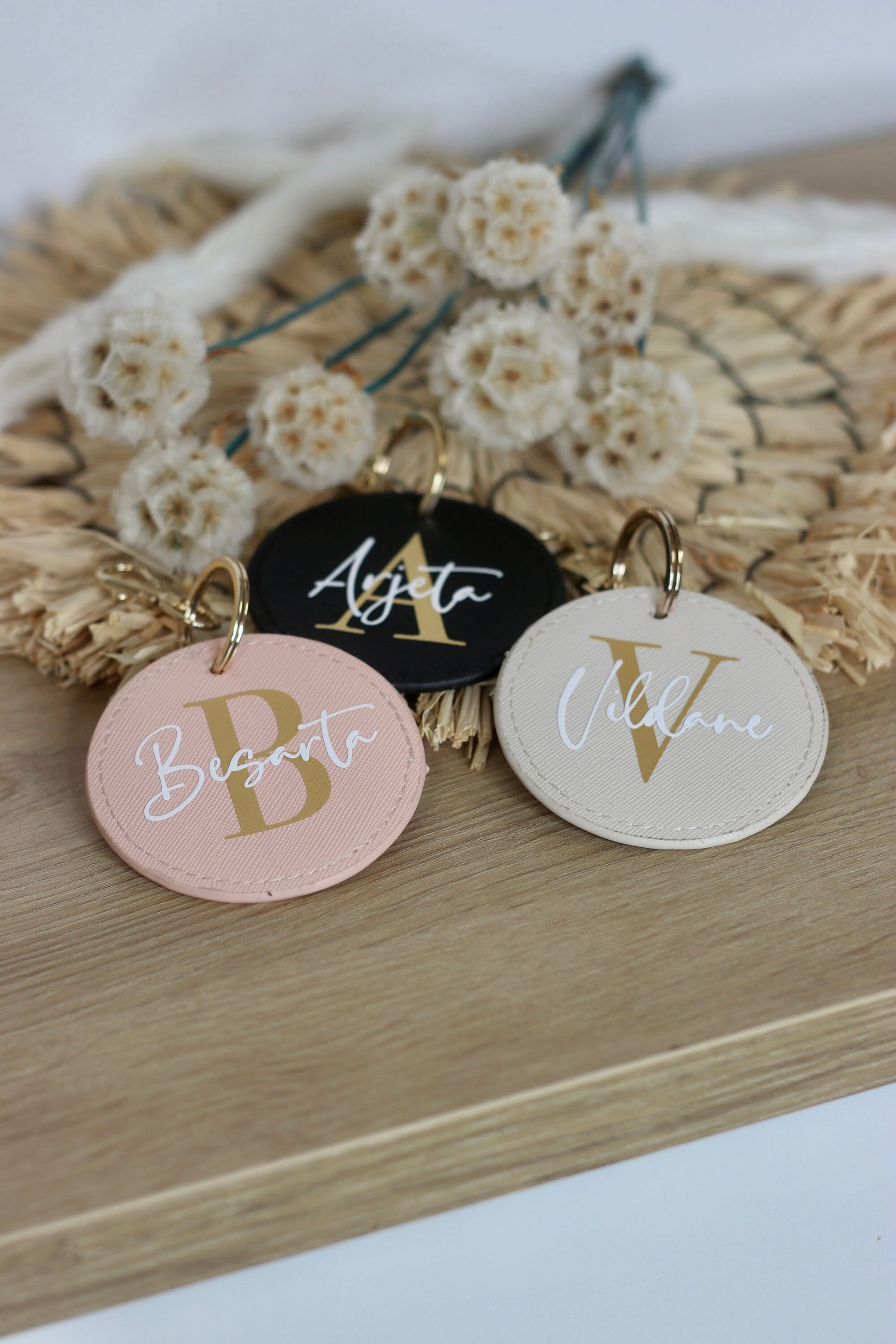 Personalisierter Schlüsselanhänger mit Buchstabe und Name - Kleines Geschenk - Weihnachten Ostern Geburtstag - Mama Oma Schwester