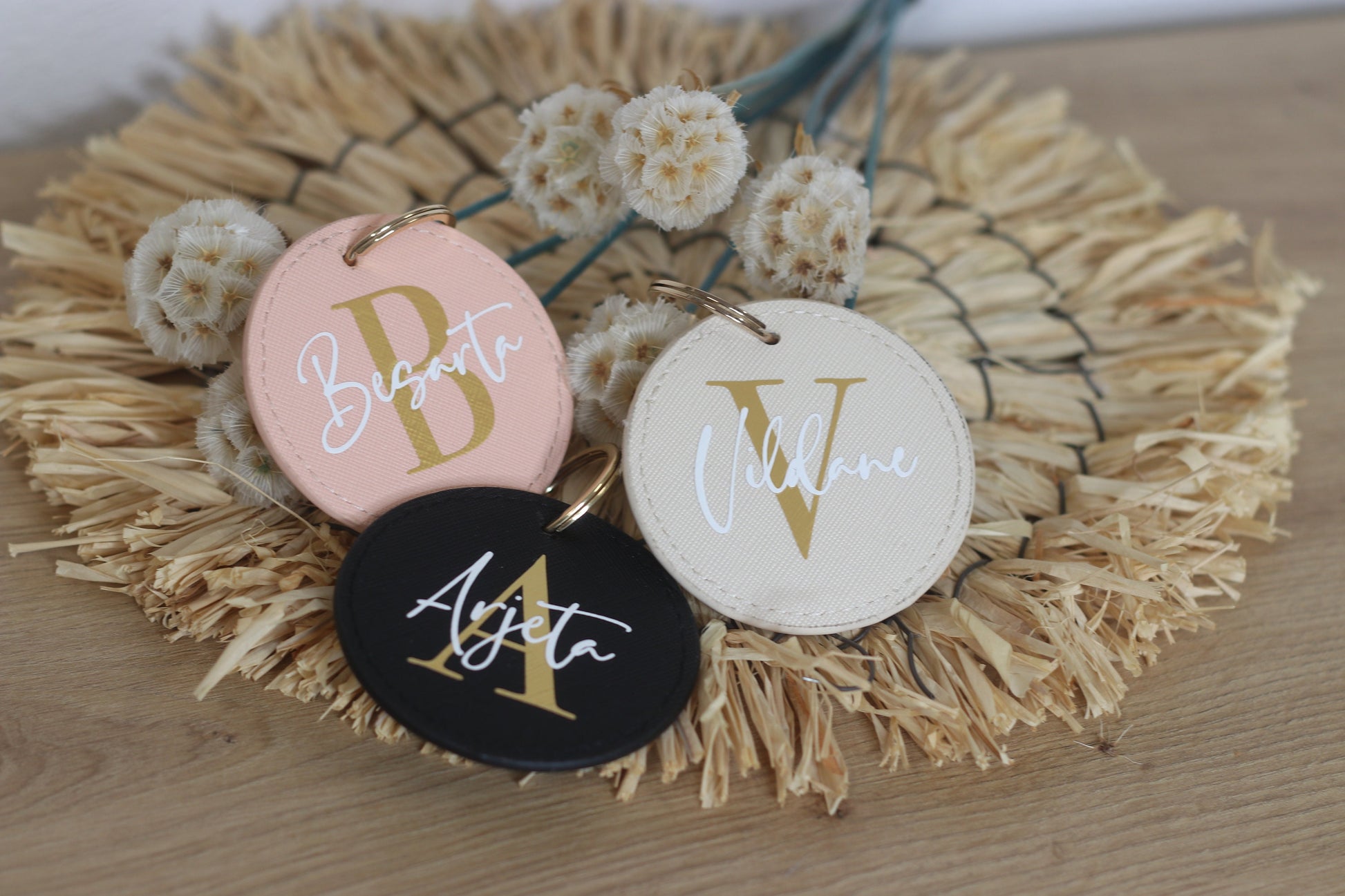 Personalisierter Schlüsselanhänger mit Buchstabe und Name - Kleines Geschenk - Weihnachten Ostern Geburtstag - Mama Oma Schwester