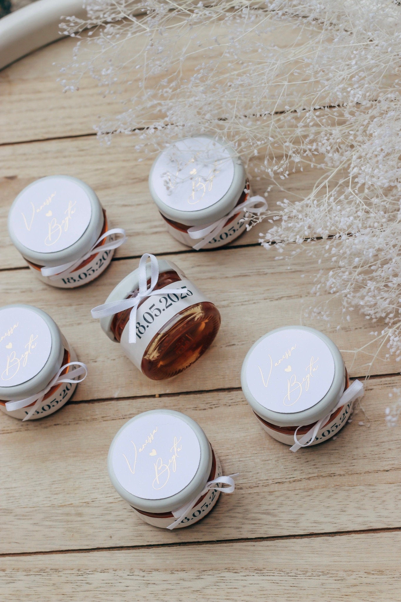 Gastgeschenk Hochzeit - kleine Honiggläser - Goldene Schriftveredelung - personalisiert mit Namen & Datum