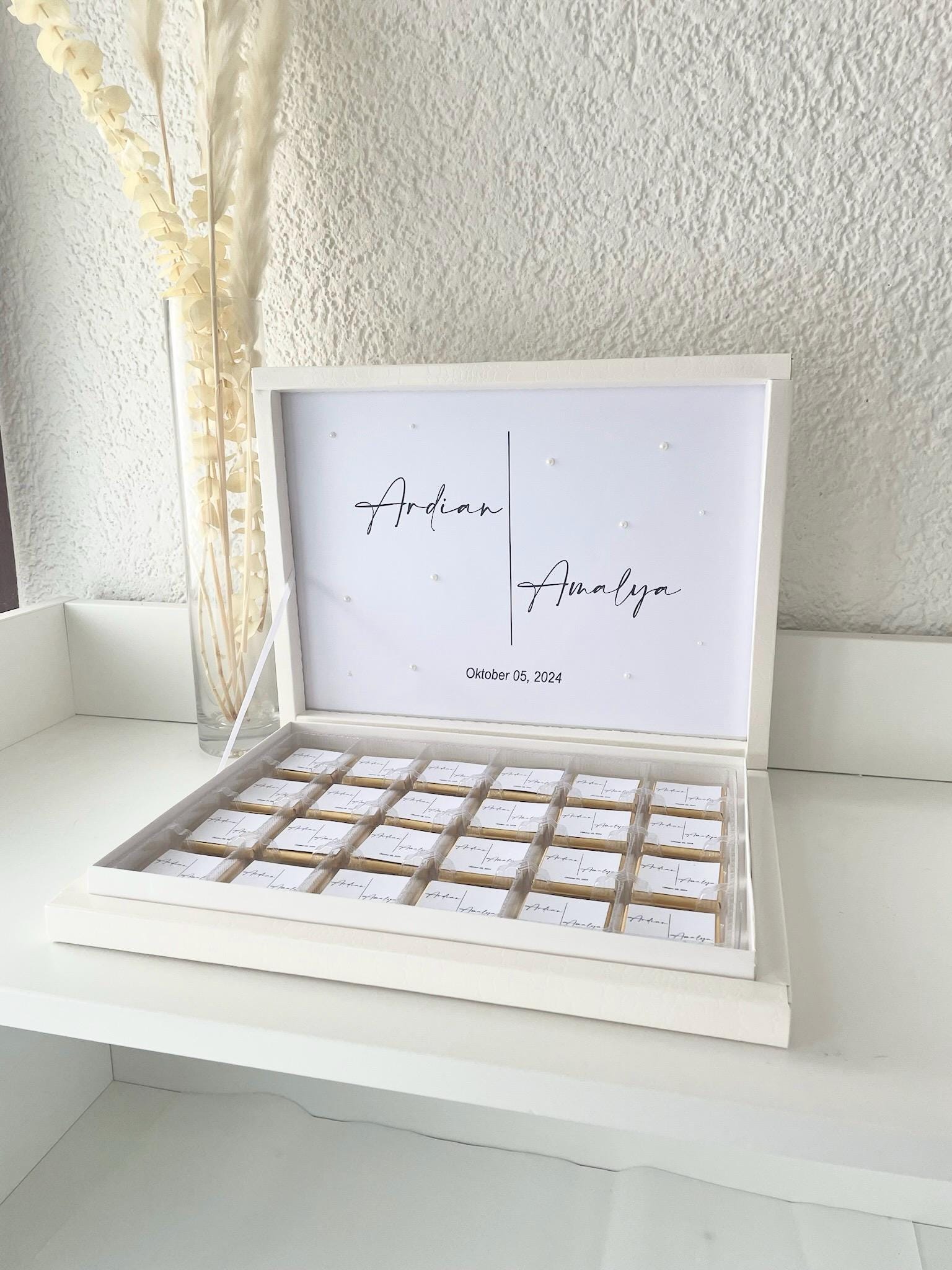 Schokobox personalisiert mit Namen & Datum - mit dekorativen Perlen - weiß minimalistisch Hochzeit Verlobung Sözümüz Söz