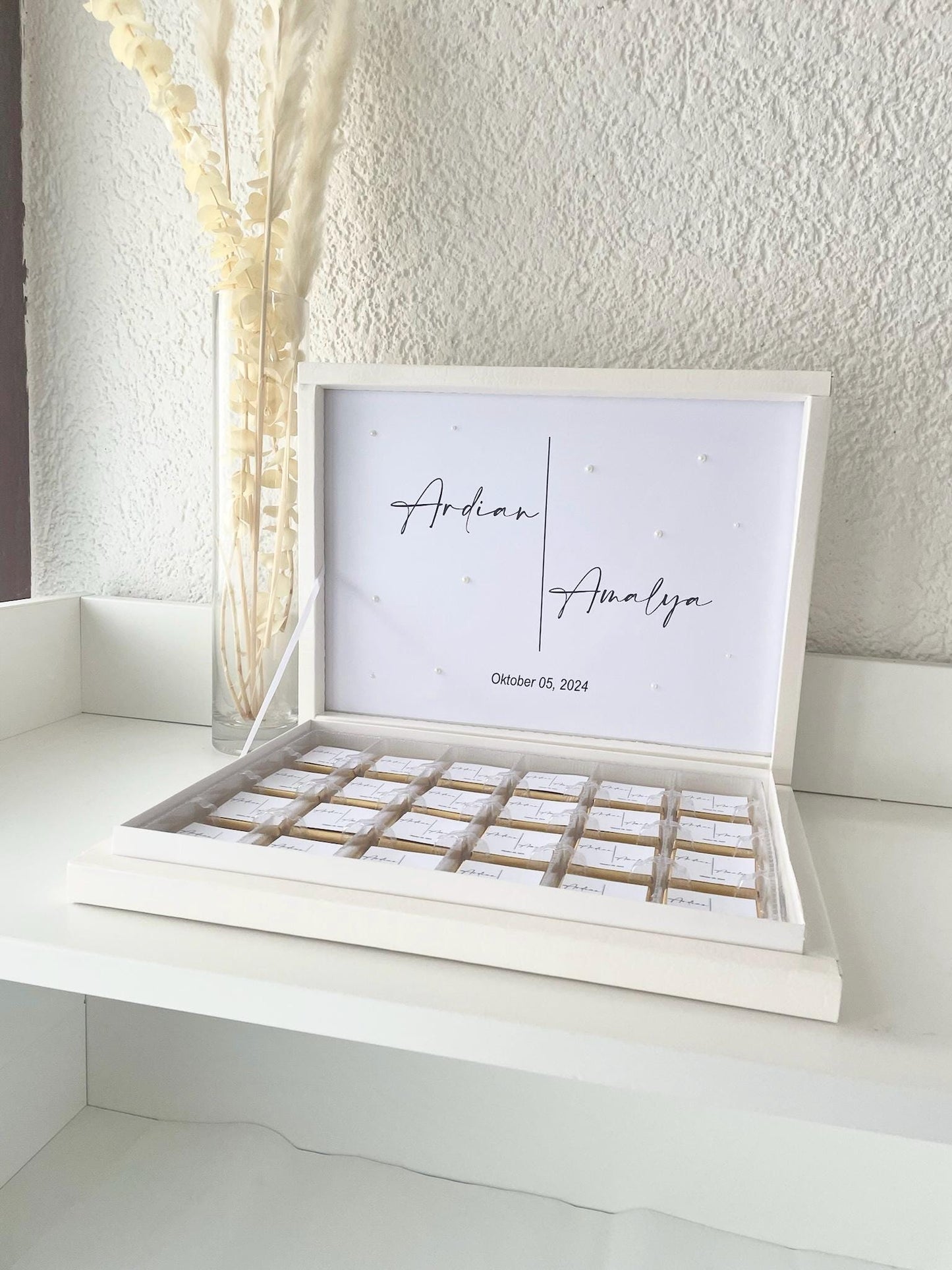 Schokobox personalisiert mit Namen & Datum - mit dekorativen Perlen - weiß minimalistisch Hochzeit Verlobung Sözümüz Söz