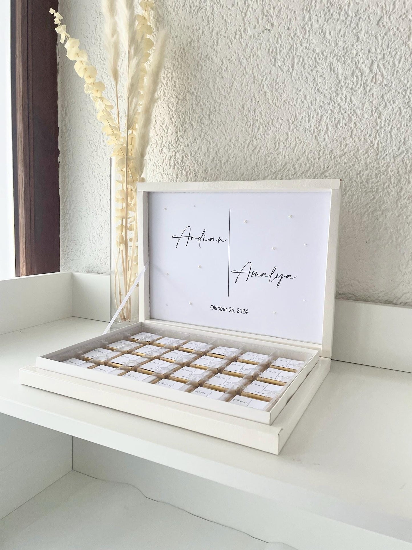 Schokobox personalisiert mit Namen & Datum - mit dekorativen Perlen - weiß minimalistisch Hochzeit Verlobung Sözümüz Söz