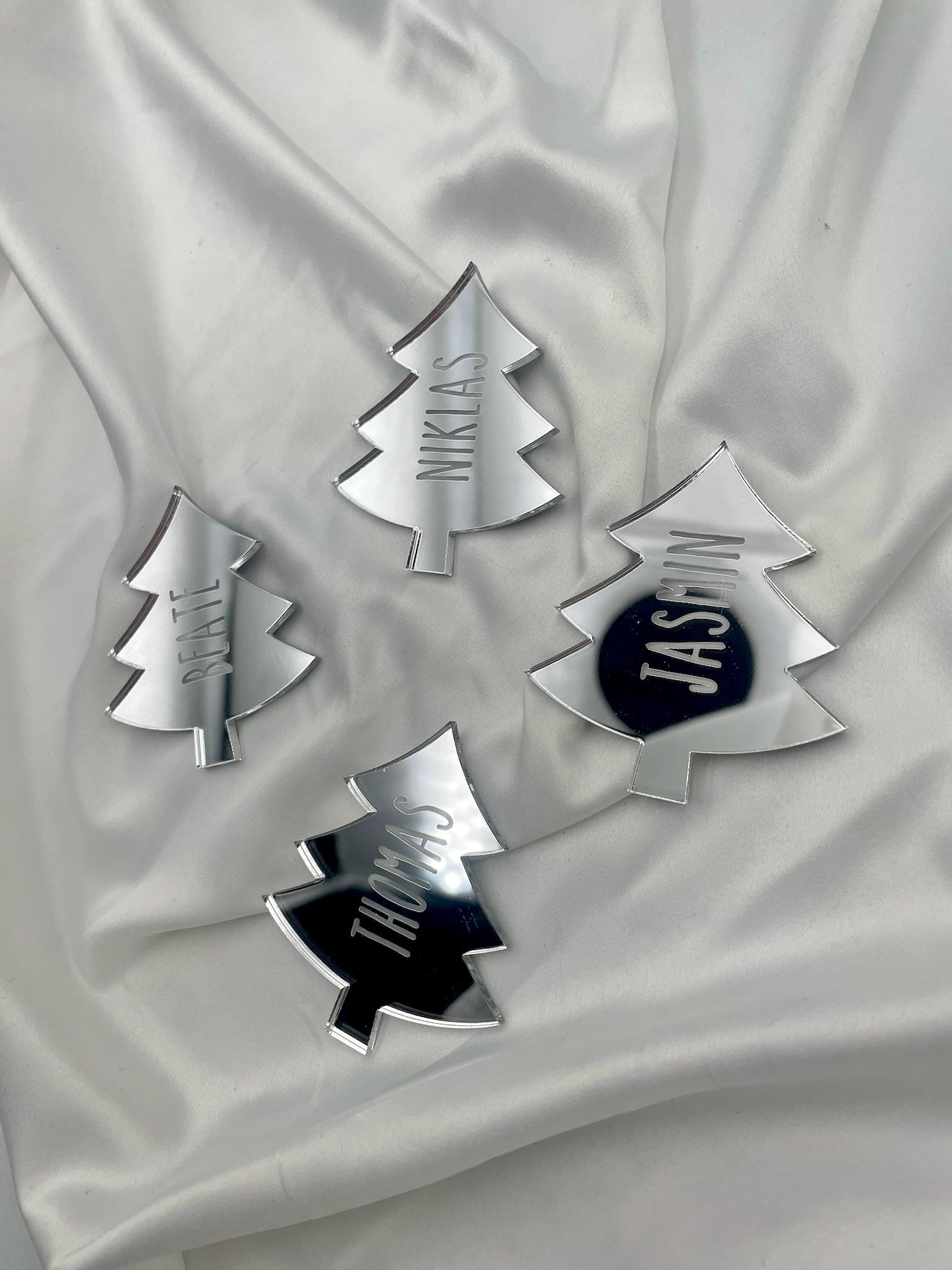 Weihnachten Platzkarte (auch mit Loch möglich) für den gedeckten Tisch oder auch als Deko für vorhandene Geschenke, 6,5 cm Gold oder silber