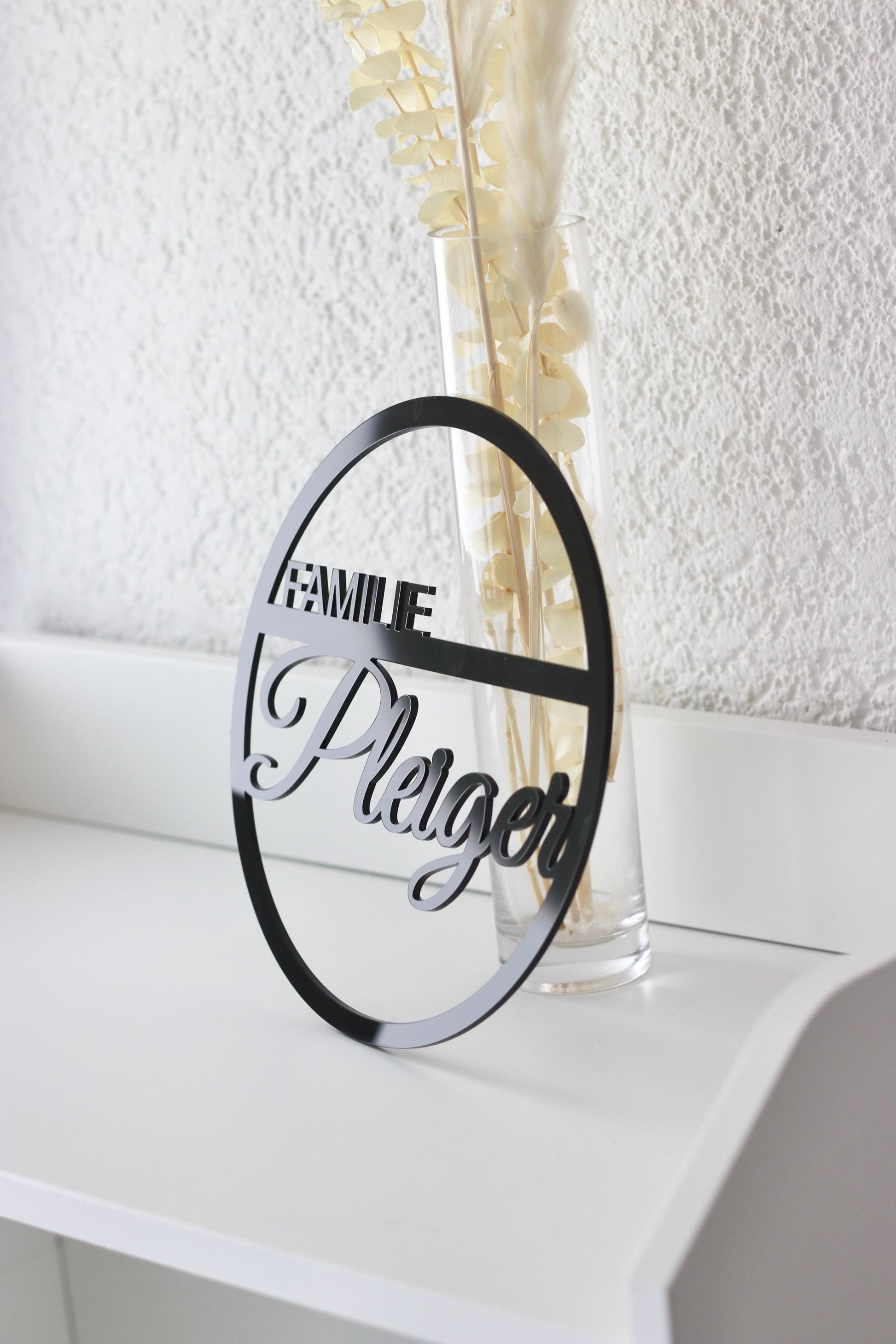 Personalisierter Türkranz in Wunschfarbe mit Familiennamen - 25 cm Durchmesser - Hochzeitsgeschenk, Geburtstagsgeschenk, Einzugsgeschenk
