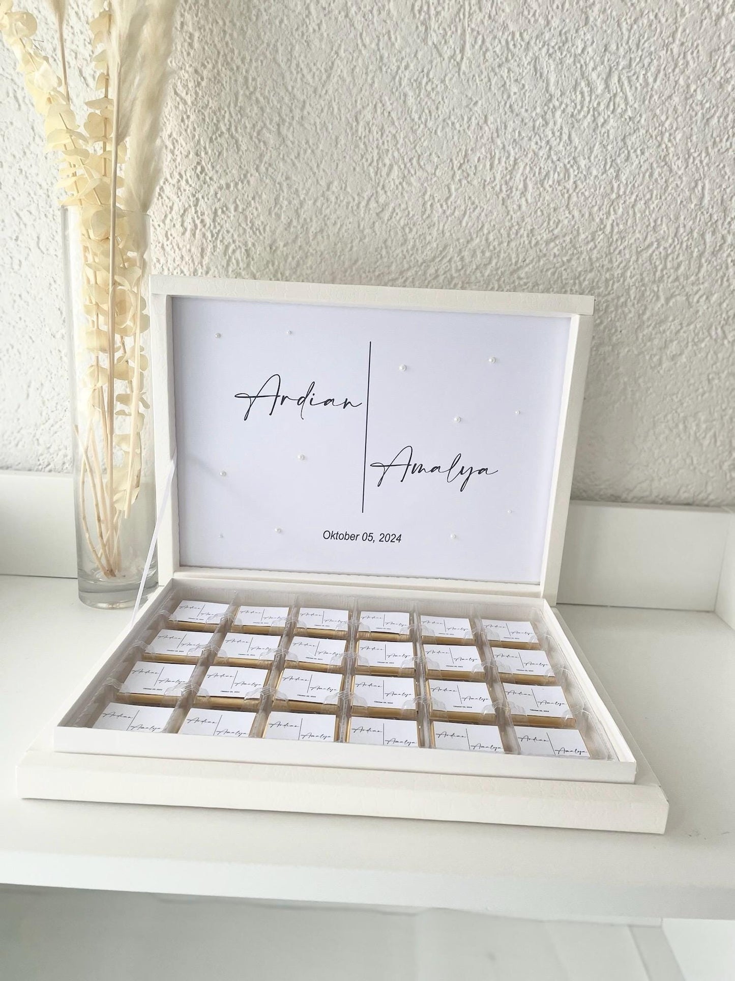 Schokobox personalisiert mit Namen & Datum - mit dekorativen Perlen - weiß minimalistisch Hochzeit Verlobung Sözümüz Söz