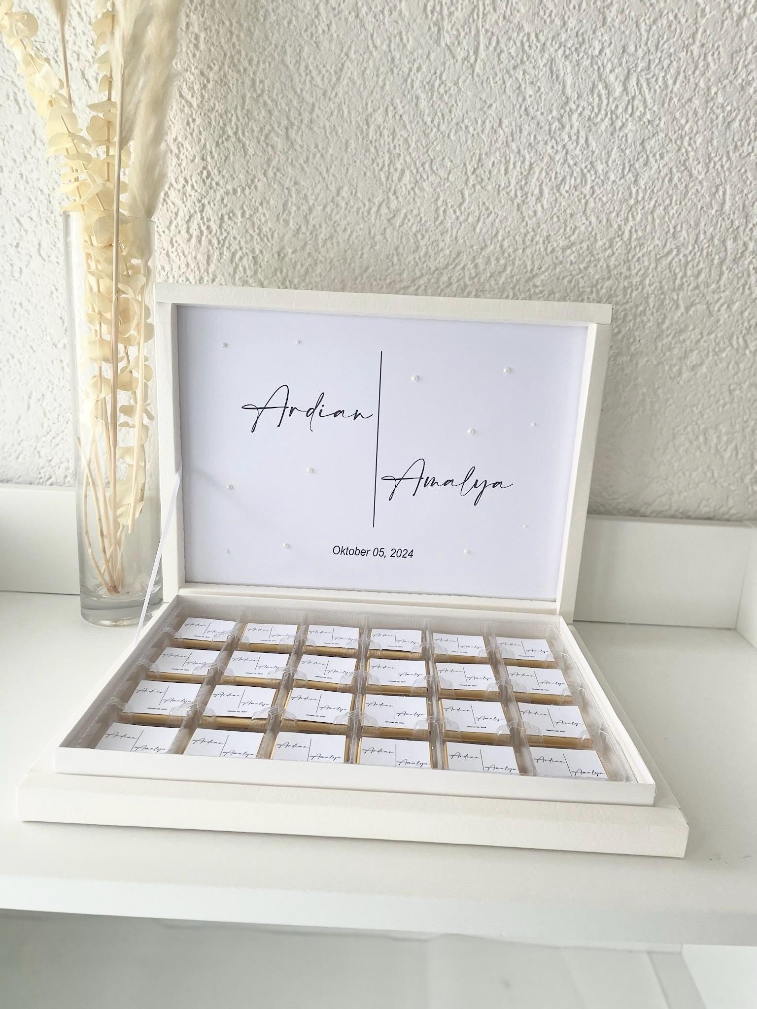 Schokobox personalisiert mit Namen & Datum - mit dekorativen Perlen - weiß minimalistisch Hochzeit Verlobung Sözümüz Söz