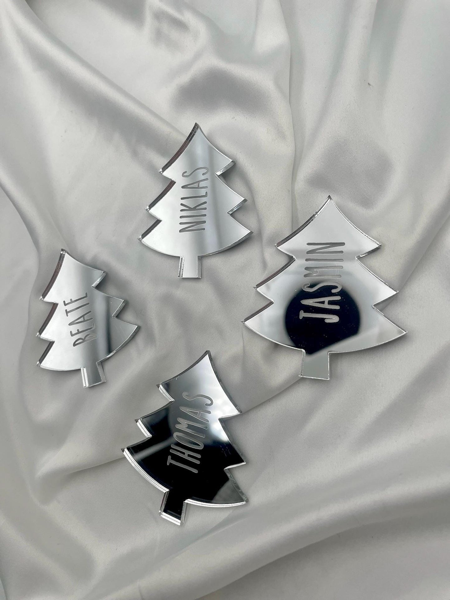 Weihnachten Platzkarte (auch mit Loch möglich) für den gedeckten Tisch oder auch als Deko für vorhandene Geschenke, 6,5 cm Gold oder silber
