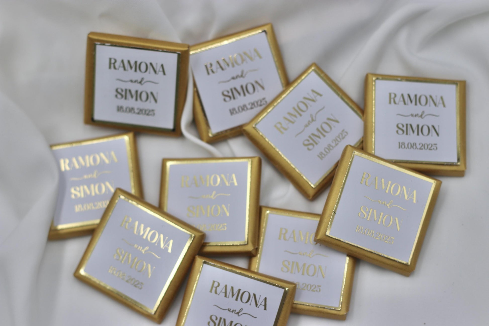 Gastgeschenk (10 Stück) Hochzeit Schokolade Gold oder Silberveredelung - Wedding favor mit Namen und Datum - Minimalistisch - luxuriös