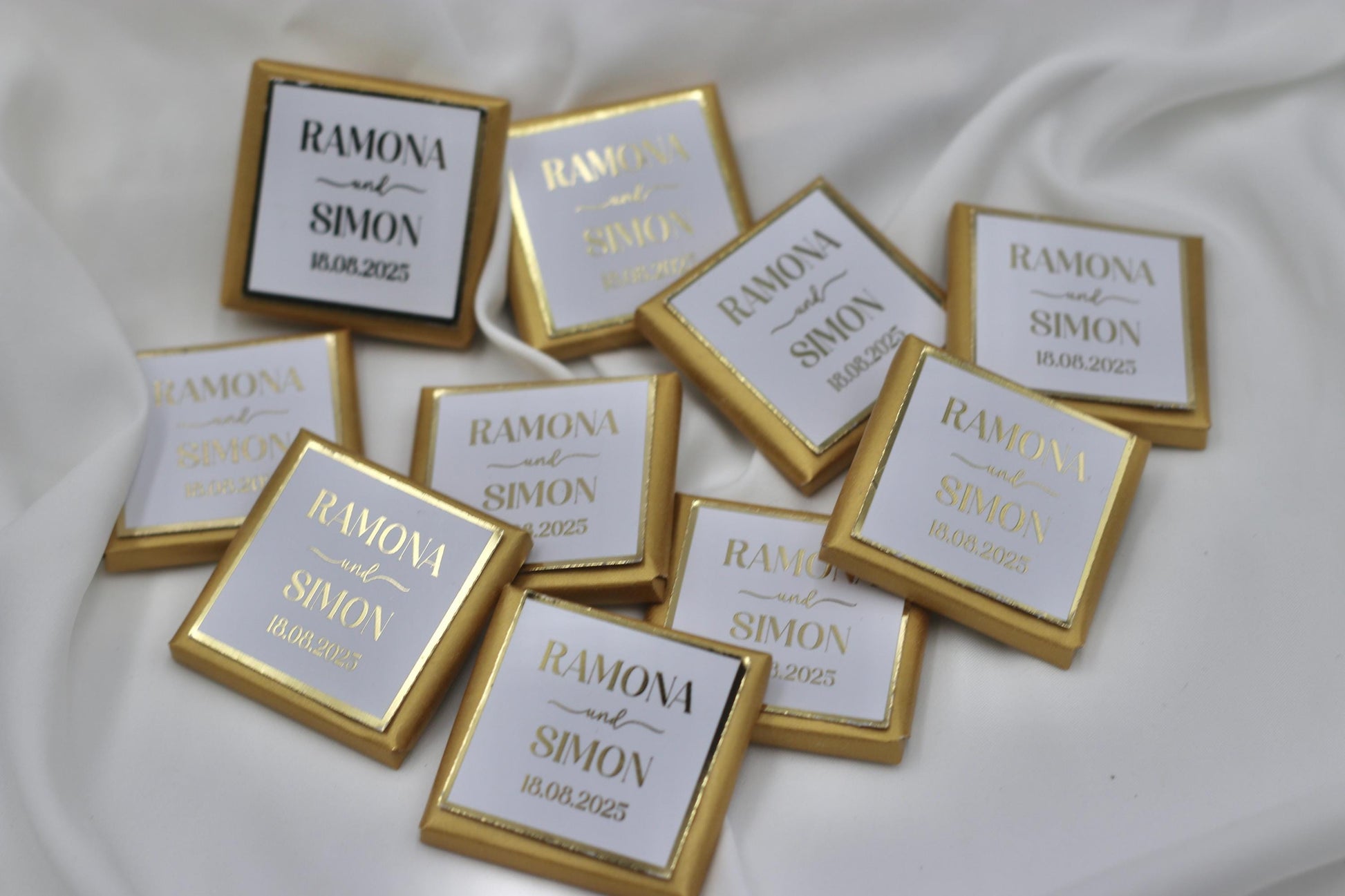 Gastgeschenk (10 Stück) Hochzeit Schokolade Gold oder Silberveredelung - Wedding favor mit Namen und Datum - Minimalistisch - luxuriös