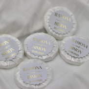 Gastgeschenk Hochzeit (10 Stück) - Mini Seife, frisch duftend, personalisiert mit Namen & Datum. Schrift in gold, silber oder schwarz.