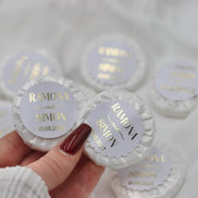 Gastgeschenk Hochzeit (10 Stück) - Mini Seife, frisch duftend, personalisiert mit Namen & Datum. Schrift in gold, silber oder schwarz.