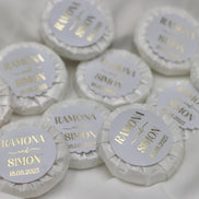 Gastgeschenk Hochzeit (10 Stück) - Mini Seife, frisch duftend, personalisiert mit Namen & Datum. Schrift in gold, silber oder schwarz.