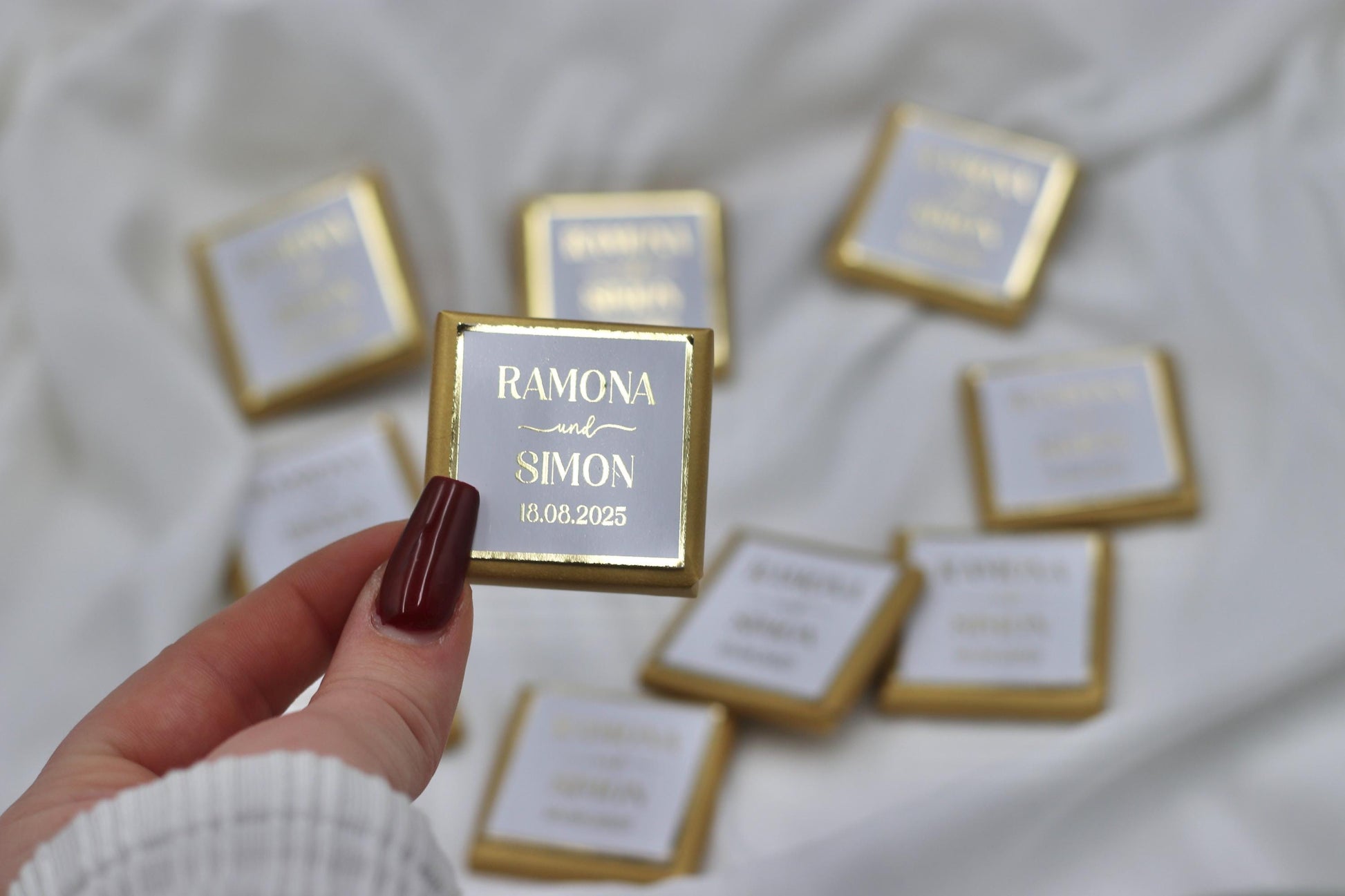 Gastgeschenk (10 Stück) Hochzeit Schokolade Gold oder Silberveredelung - Wedding favor mit Namen und Datum - Minimalistisch - luxuriös