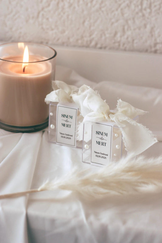 Gastgeschenk Hochzeit Rosenbox mit Perlen, Personalisierung & Chiffonband