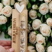 Gastgeschenke Hochzeit personalisiert Blütensalz, hochwertige Gravur & Acrylherz in verschiedenen Farben, Reagenzglas,