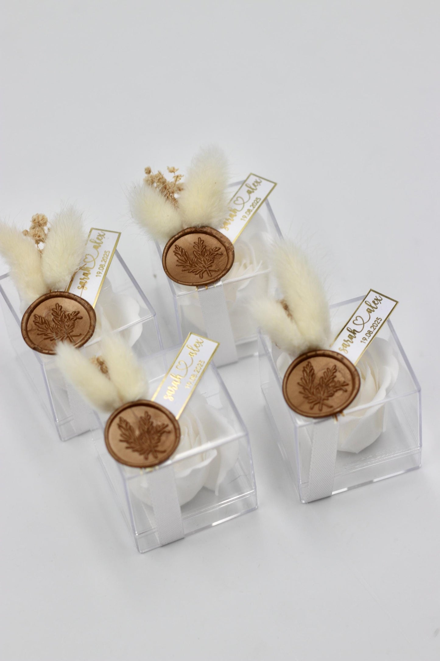 Gastgeschenk Hochzeit personalisiert - Rosenseife mit Trockenblumen und Wachssiegel