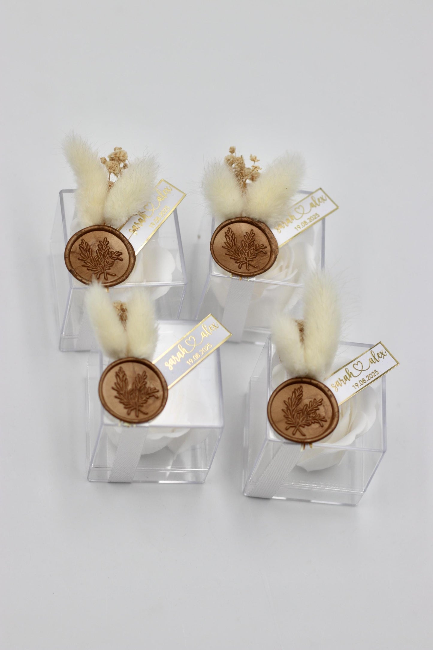 Gastgeschenk Hochzeit personalisiert - Rosenseife mit Trockenblumen und Wachssiegel