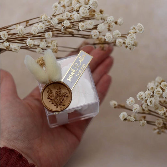 Gastgeschenk Hochzeit personalisiert - Rosenseife mit Trockenblumen und Wachssiegel